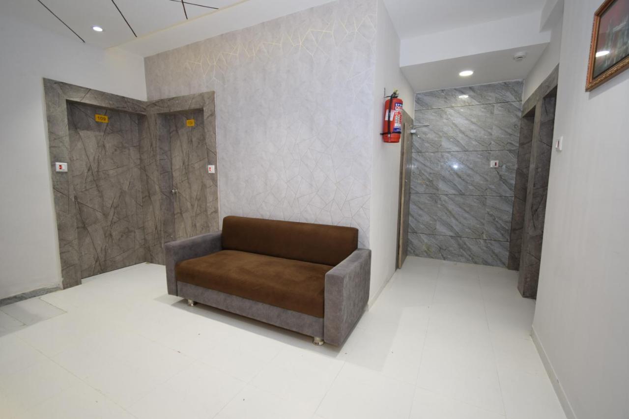Hotel A1 Vastrapur 阿穆达巴 外观 照片