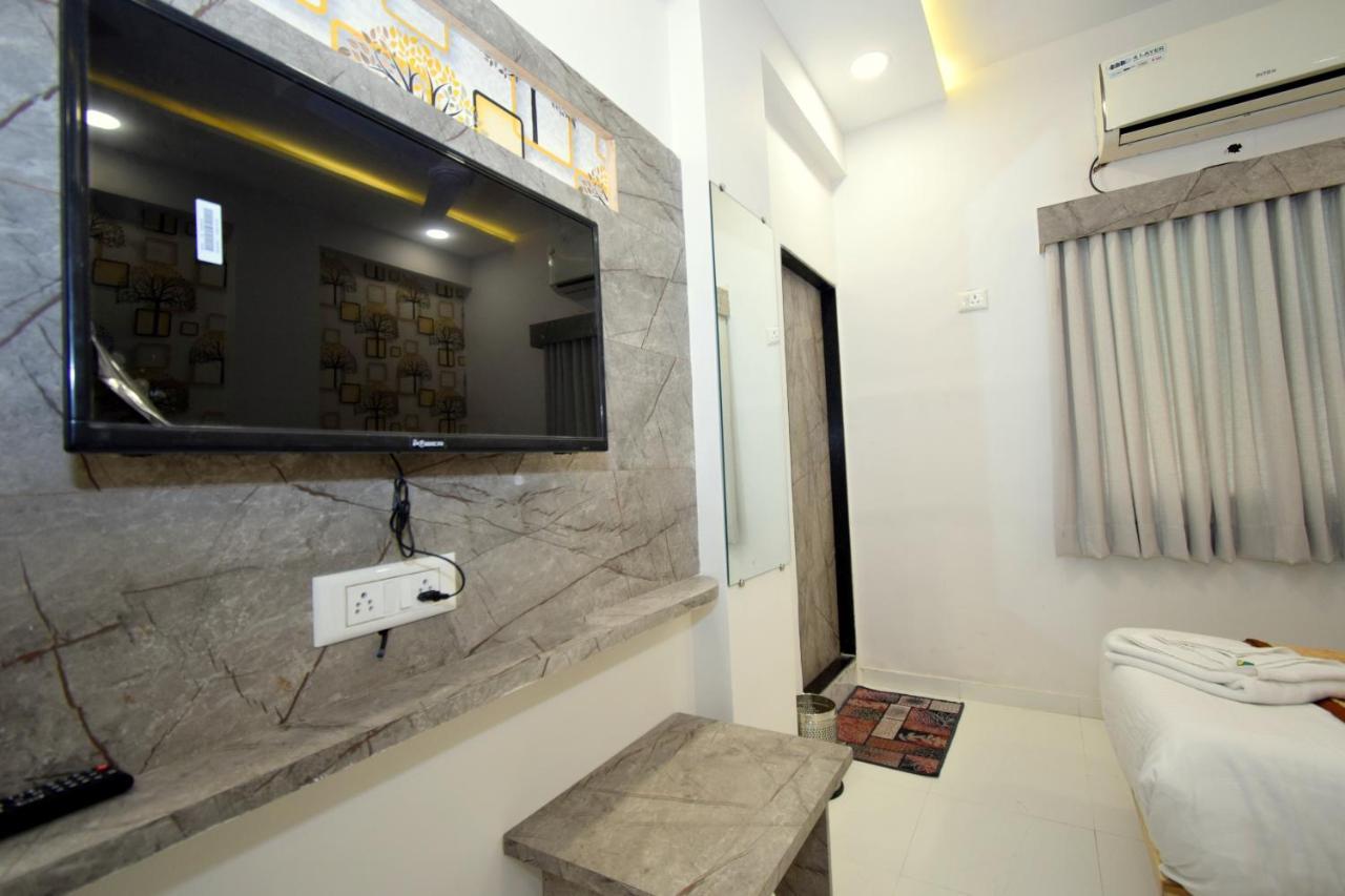 Hotel A1 Vastrapur 阿穆达巴 外观 照片