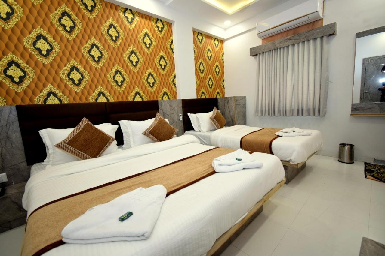 Hotel A1 Vastrapur 阿穆达巴 外观 照片