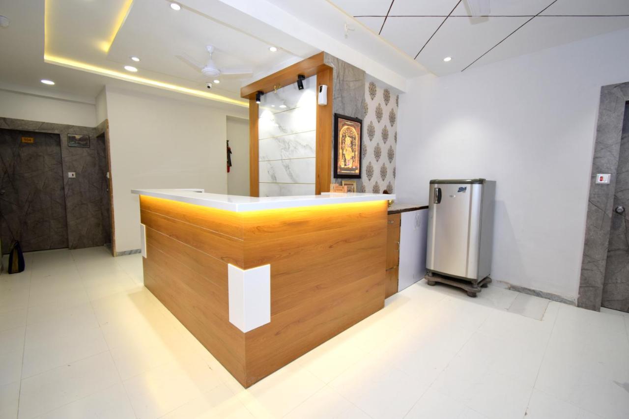 Hotel A1 Vastrapur 阿穆达巴 外观 照片