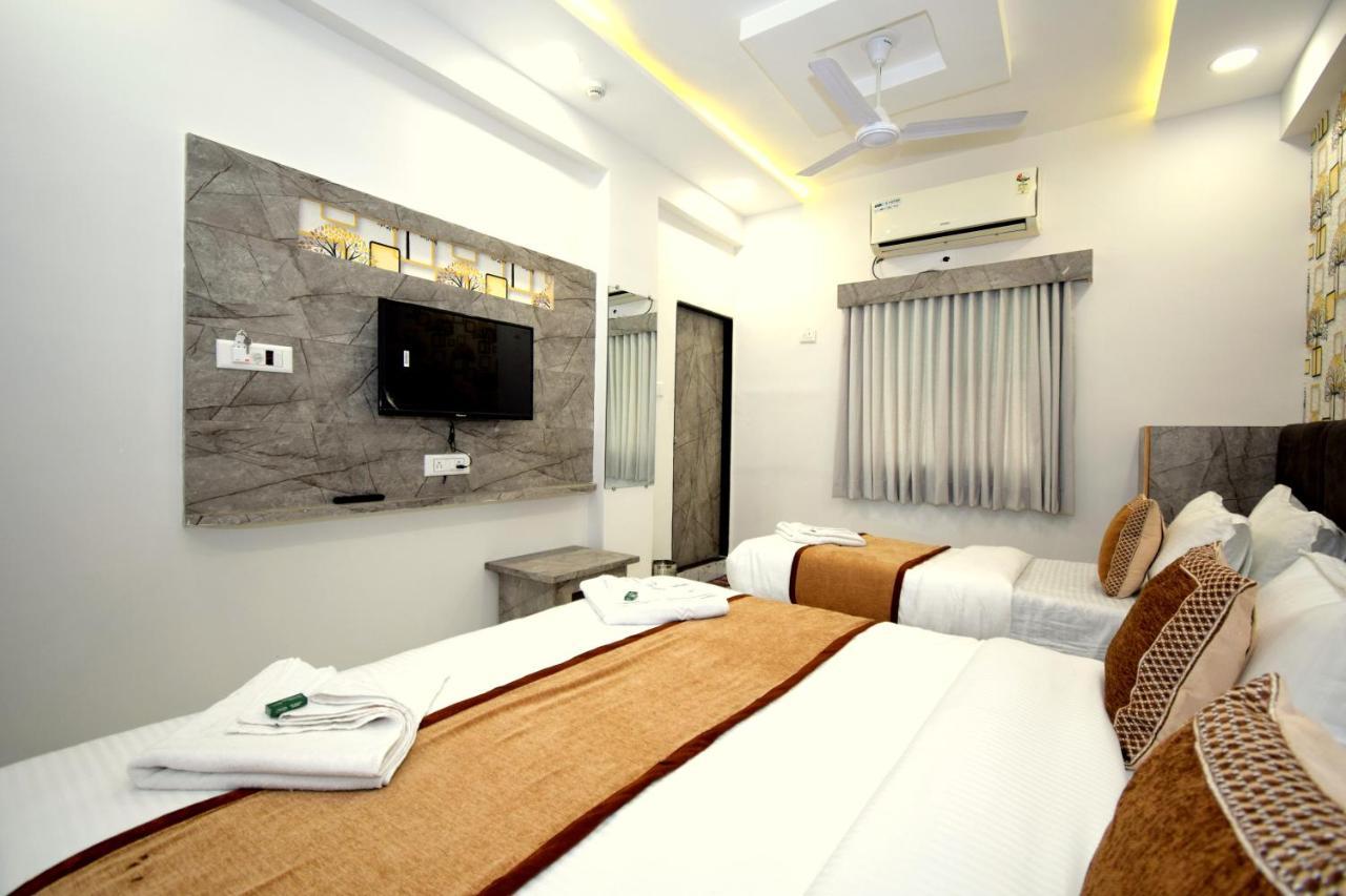 Hotel A1 Vastrapur 阿穆达巴 外观 照片