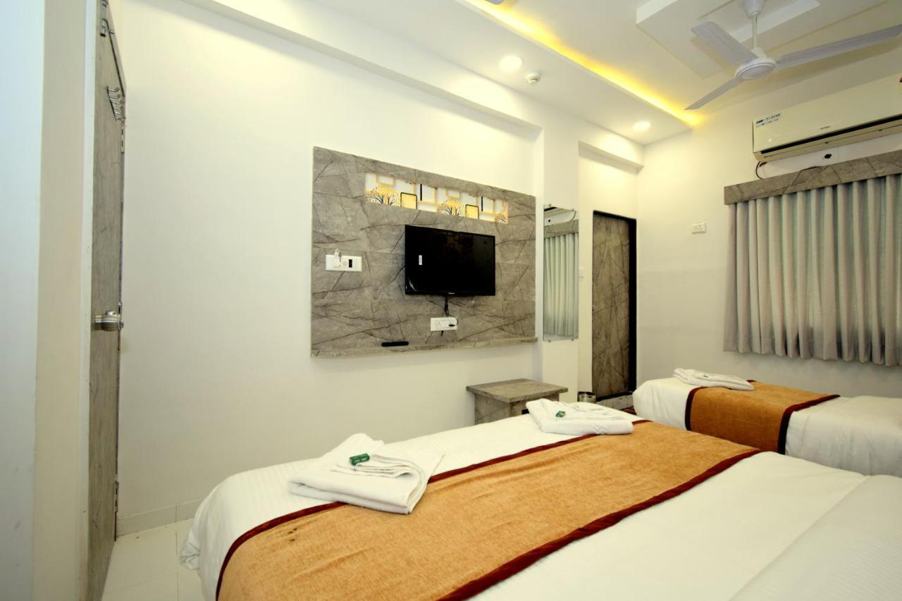Hotel A1 Vastrapur 阿穆达巴 外观 照片