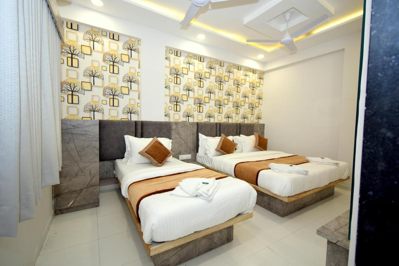 Hotel A1 Vastrapur 阿穆达巴 外观 照片