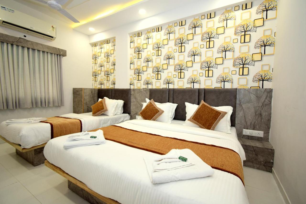 Hotel A1 Vastrapur 阿穆达巴 外观 照片